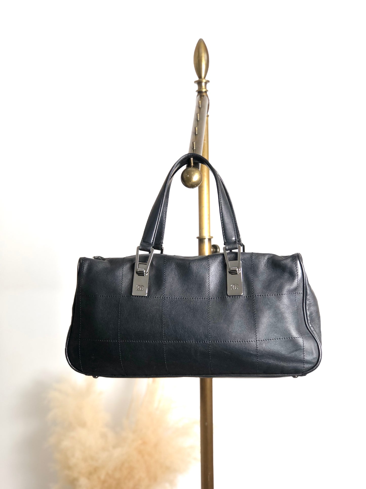 CHANEL Chocolate Bar Logo Embossed Small Boston bag Handbag Black Vintage 8fy7s8