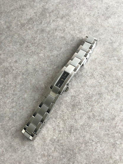 GUCCI Logo Quartz Watch Silver 4600L Vintage vw5zz5