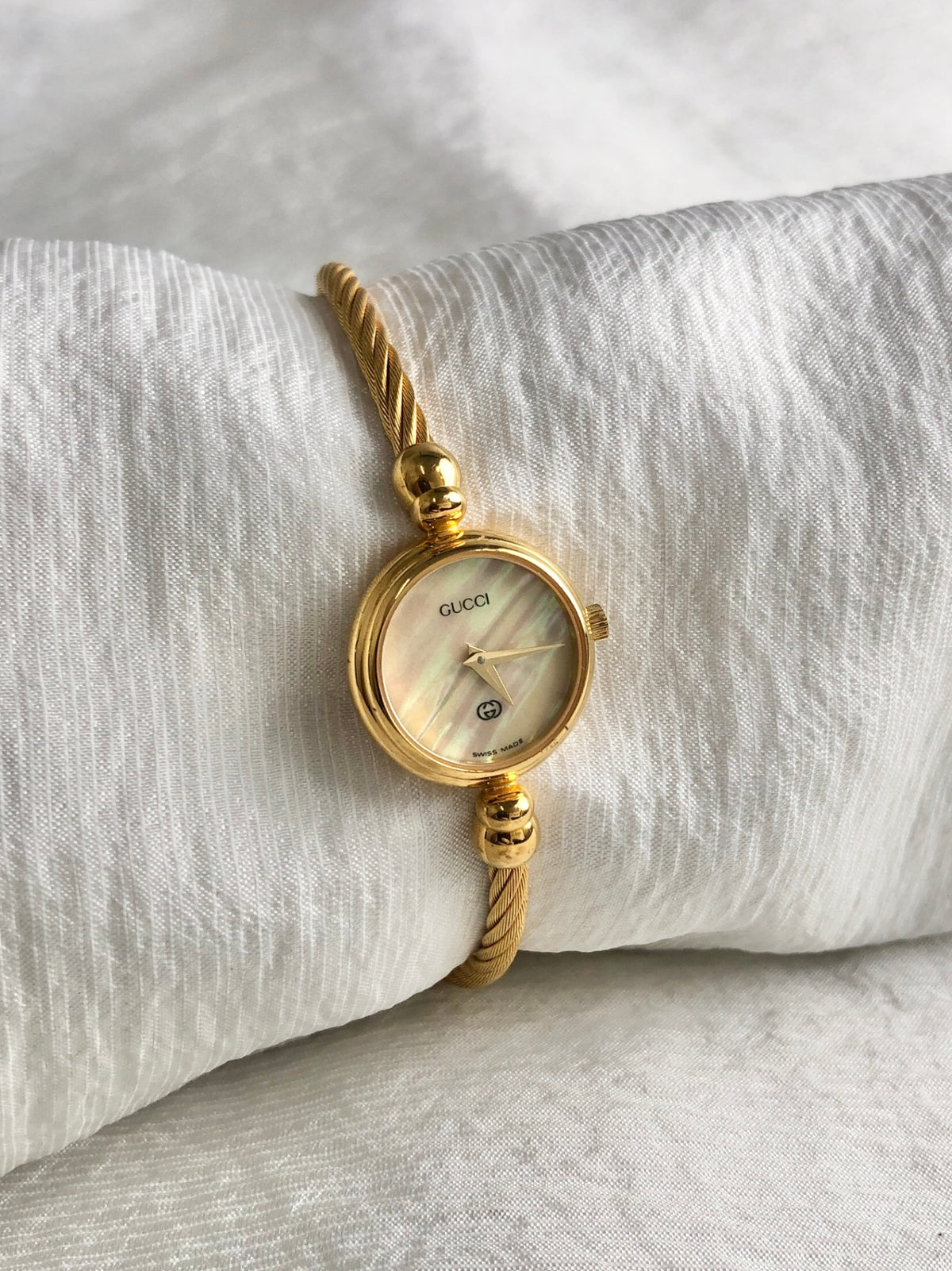 GUCCI Logo Bangle Quartz Watch Gold 2700.2.L Vintage zxiigr