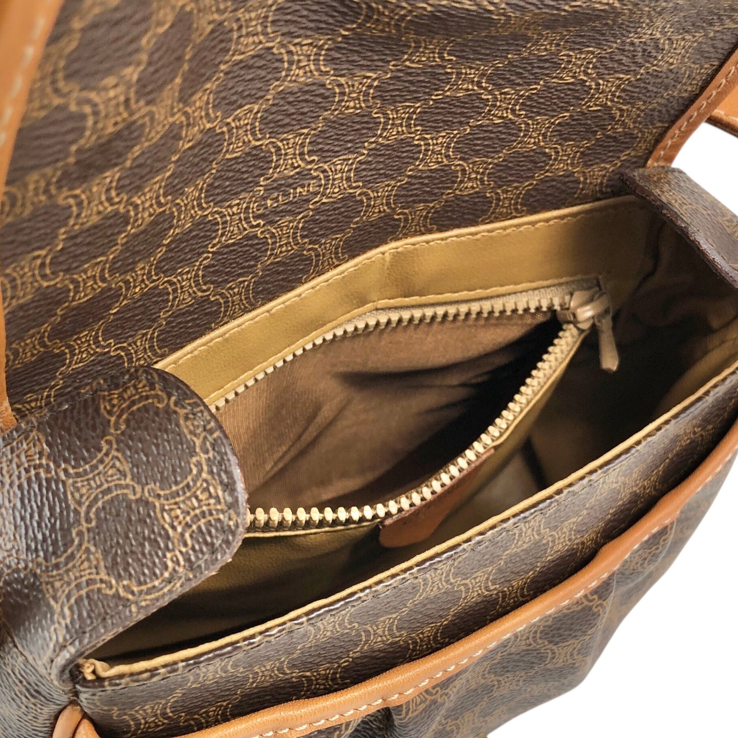 CELINE Macadam Blason Front Buckle Shoulder bag Brown Vintage 8vwf72