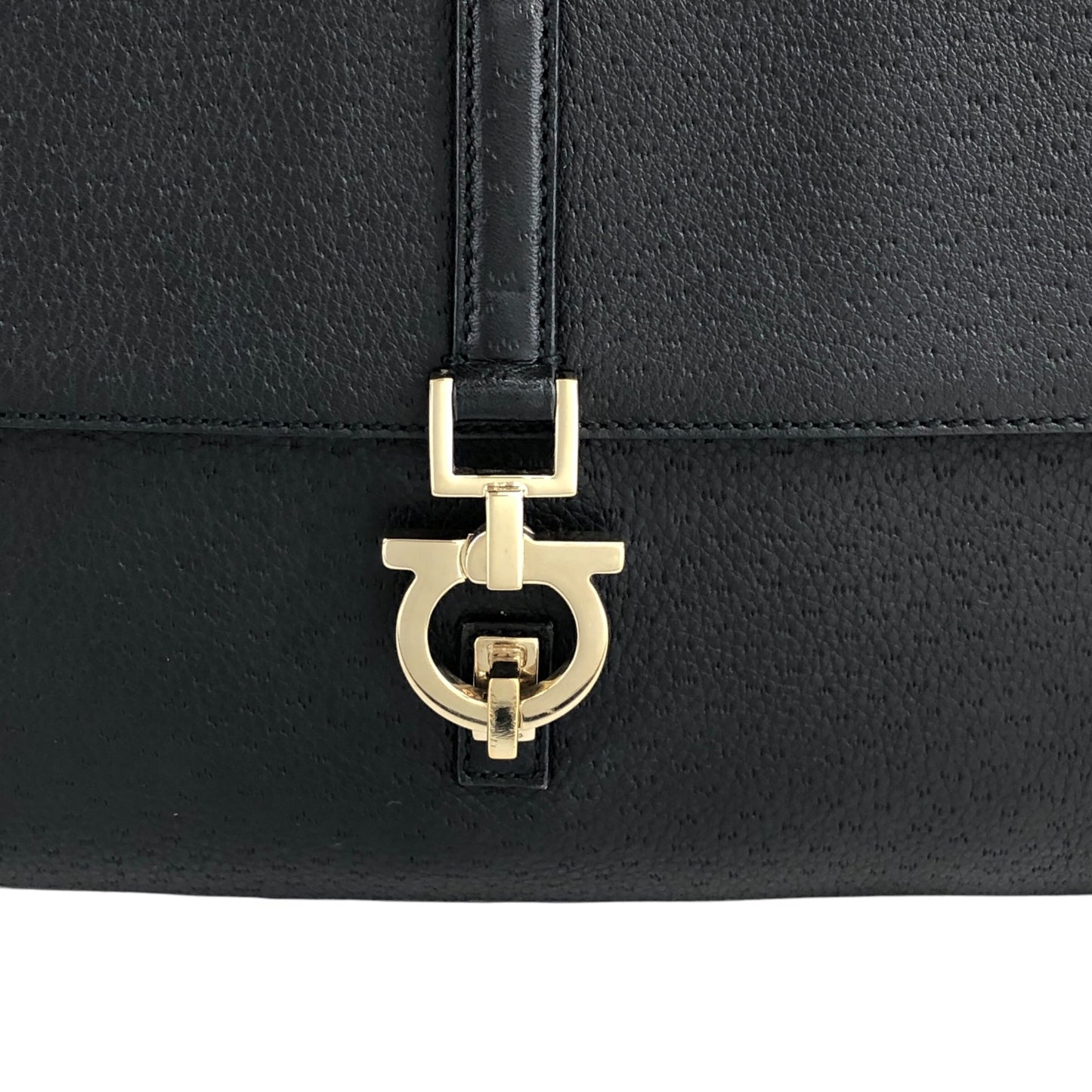 Salvatore Ferragamo Gancini Shoulder bag Black Vintage hrpw36