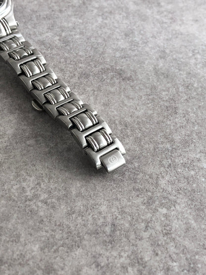 GUCCI Logo Quartz Watch Silver 9040L Vintage mgafij