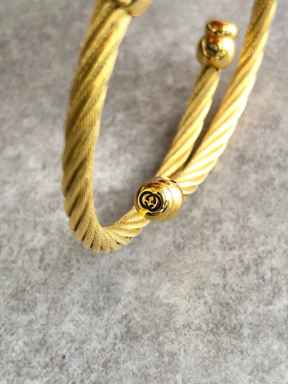GUCCI Logo Bangle Quartz Watch Gold Vintage bzmjuk