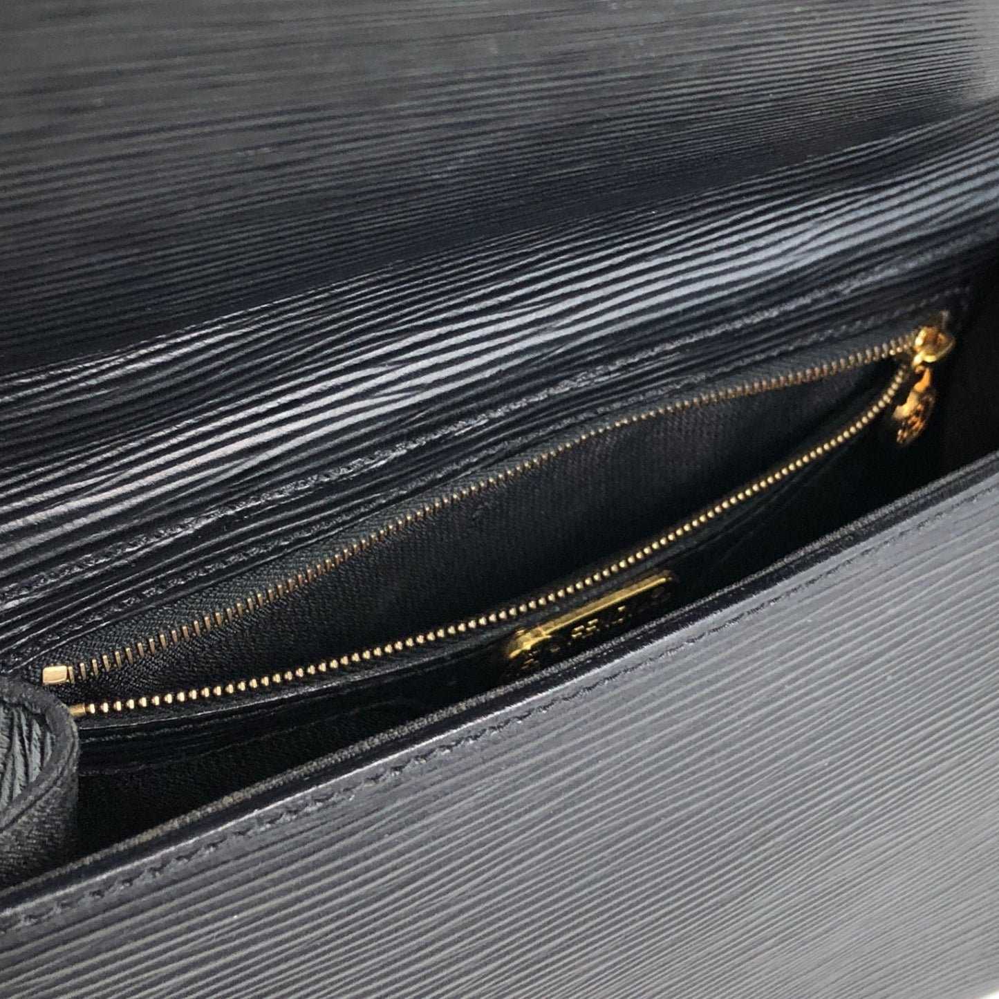 FENDI Logo Embossed Small Handbag Black Vintage h4nbvt