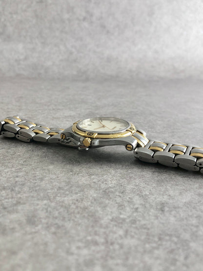 GUCCI Logo Quartz Watch Silver×Gold 9040G Vintage 3vx6v4