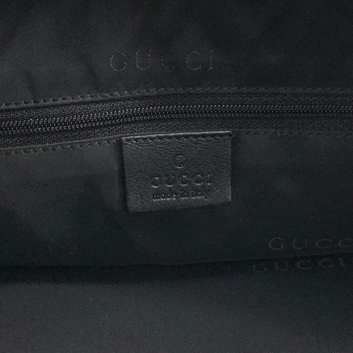 GUCCI Logo Embossed Shoulder bag Black Vintage bk3r5s