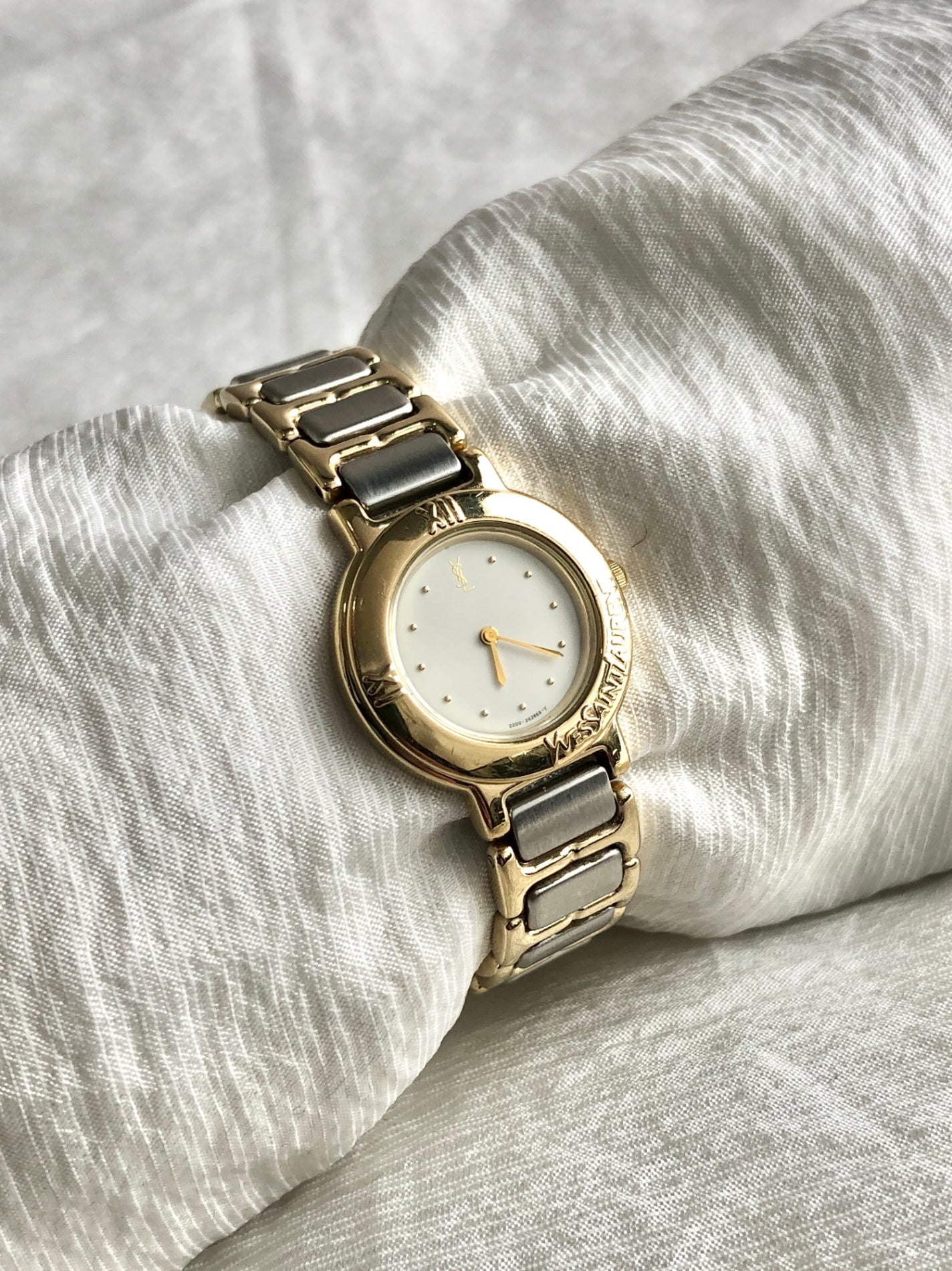 Yves Saint Laurent YSL Logo Quartz Watch Gold 2200-229789 Y