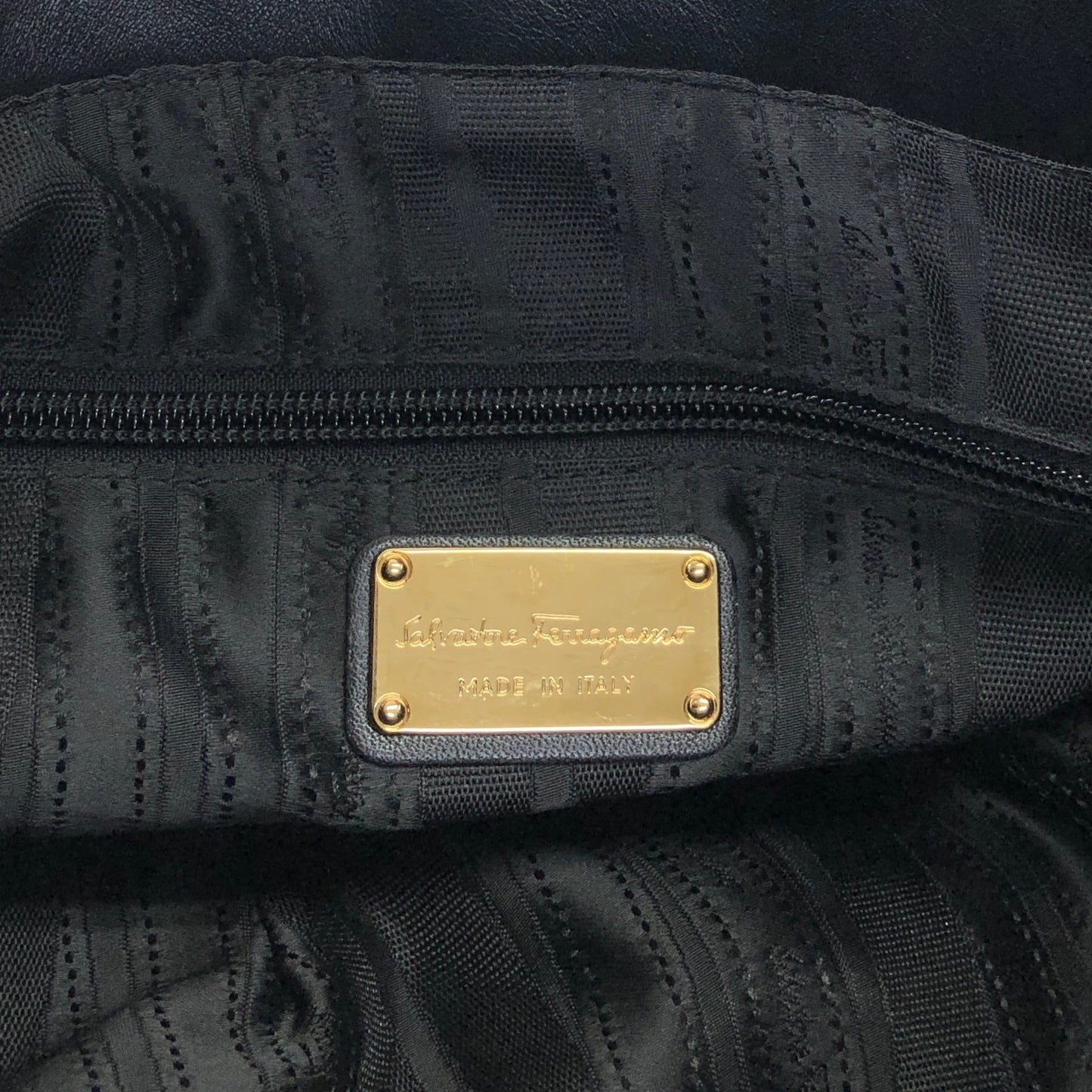 Salvatore Ferragamo Vala Ribbon Shoulder bag Black Vintage xwnsuw