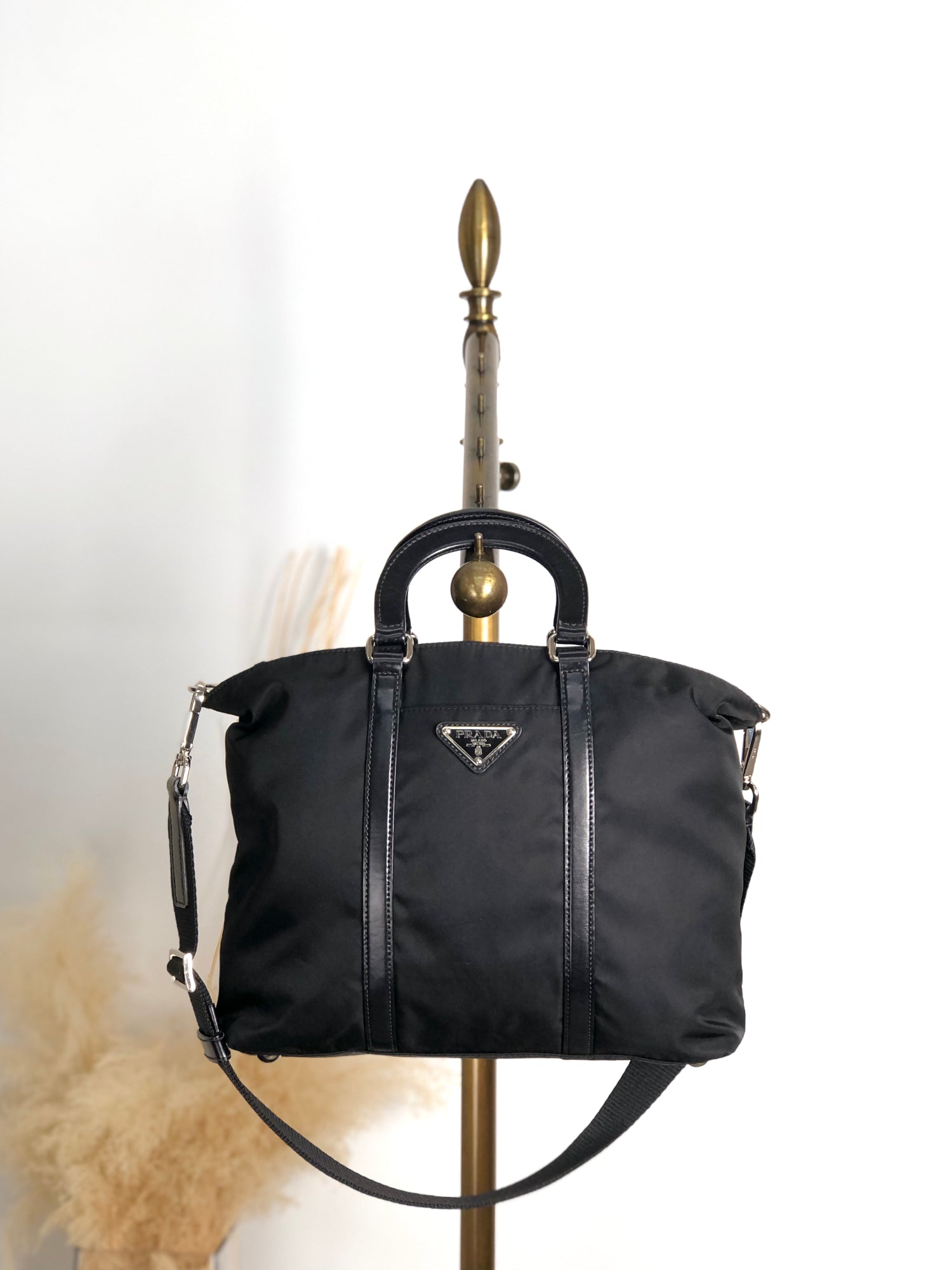 PRADA Triangle Logo – VintageShop solo