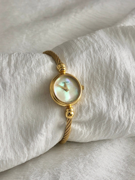 GUCCI Logo Bangle Watch Gold Vintage ngrkgb