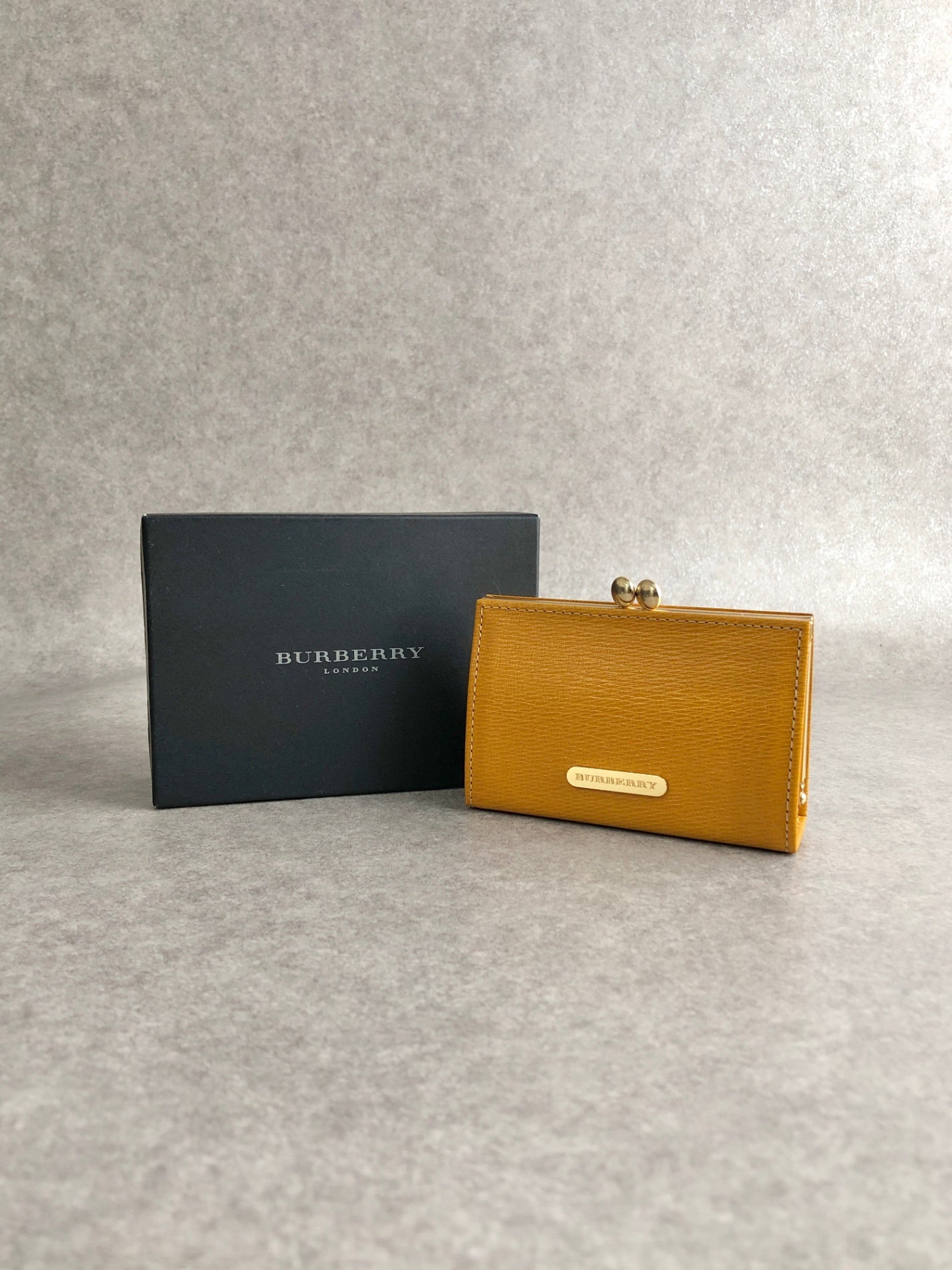 BURBERRY Logo Metal Clasp Coin Purse Yellow Vintage m834hs