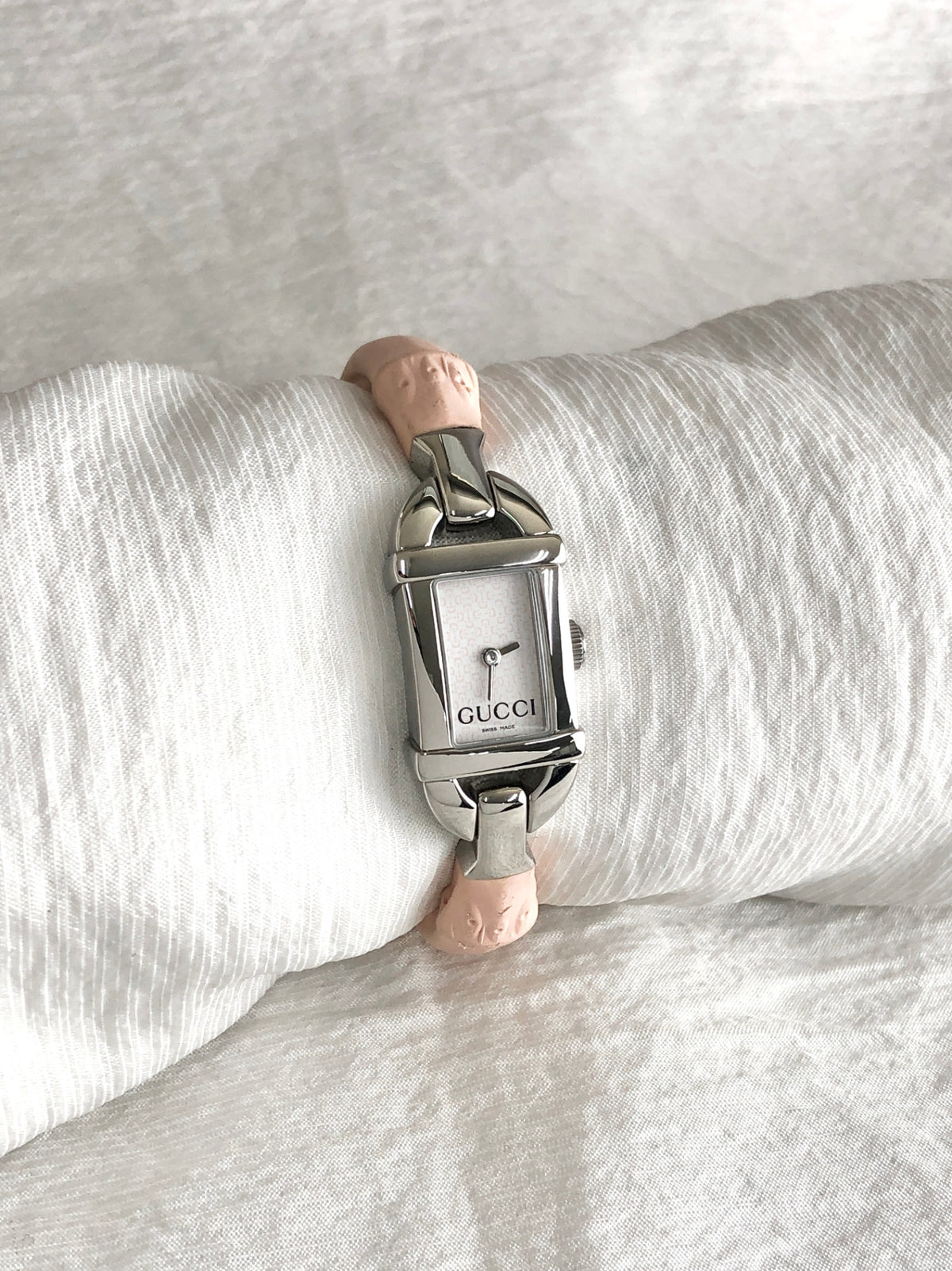 GUCCI Bamboo Logo Quartz Watch Silver×Pink 6800L Vintage 37ndtf