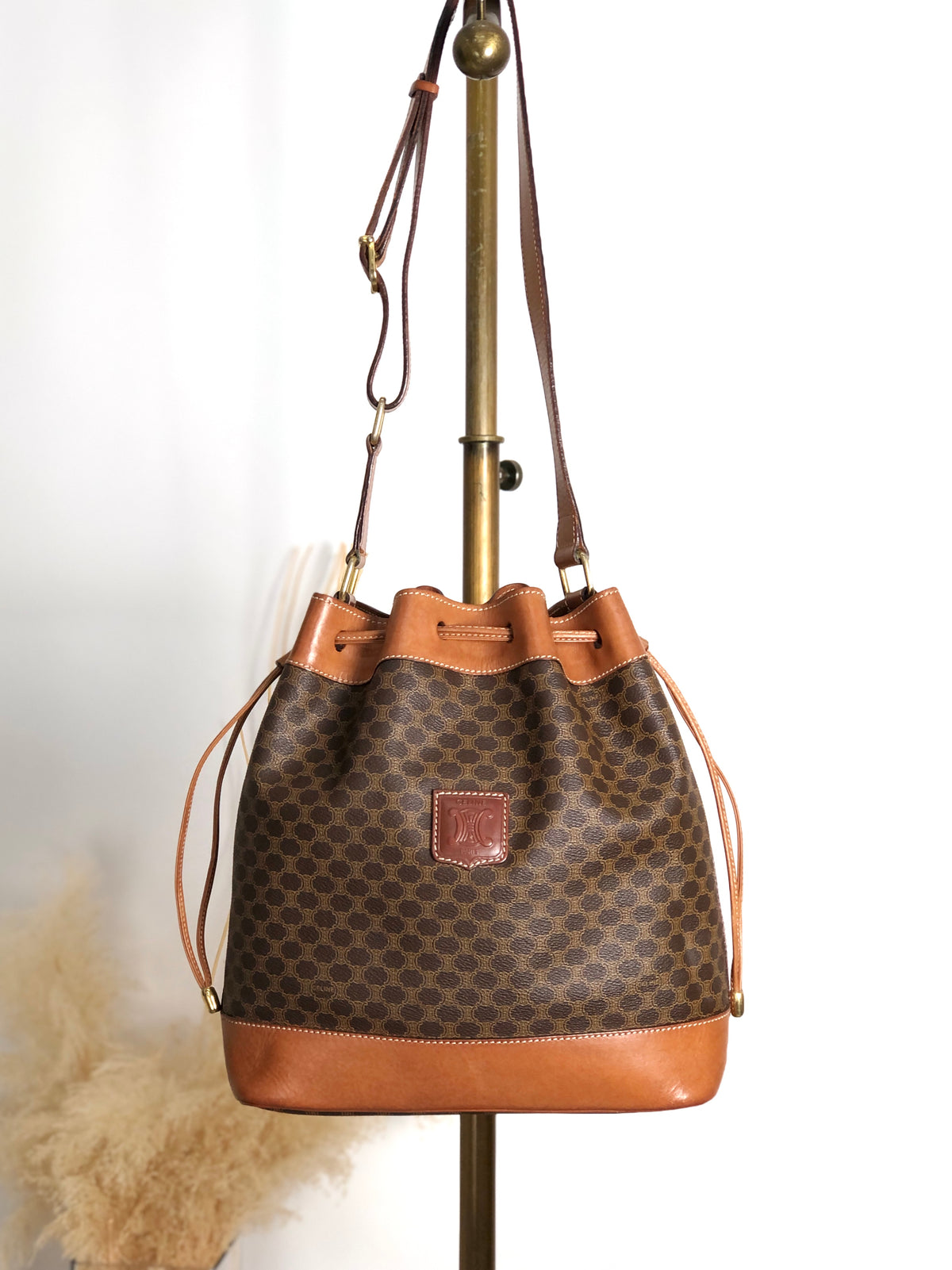 CELINE Macadam Blason Drawstring Shoulder bag Brown Vintage tc6d7e