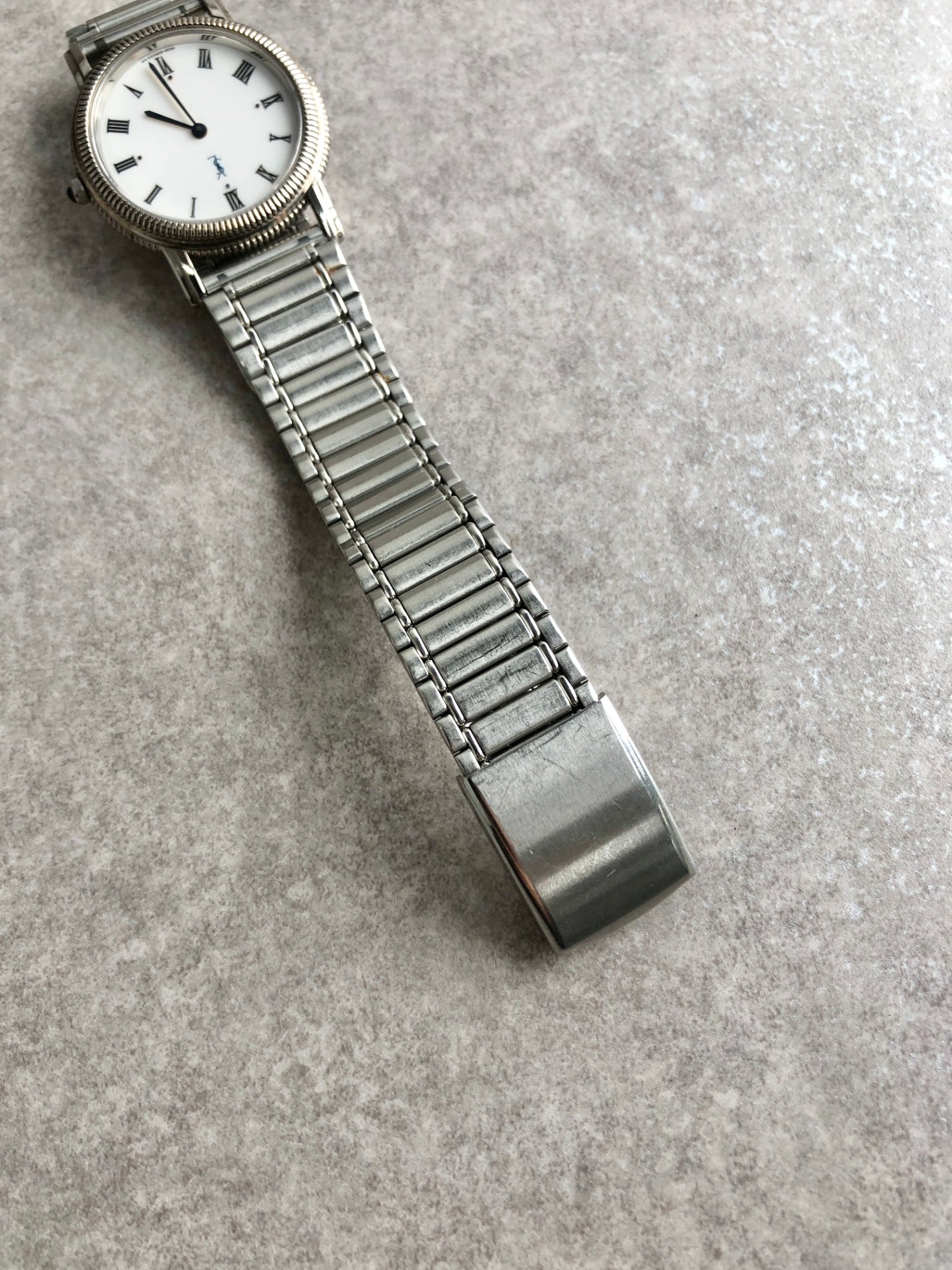 Yves Saint Laurent YSL Logo Quartz Watch Silver 4625-E67722 Vintage cuai7i