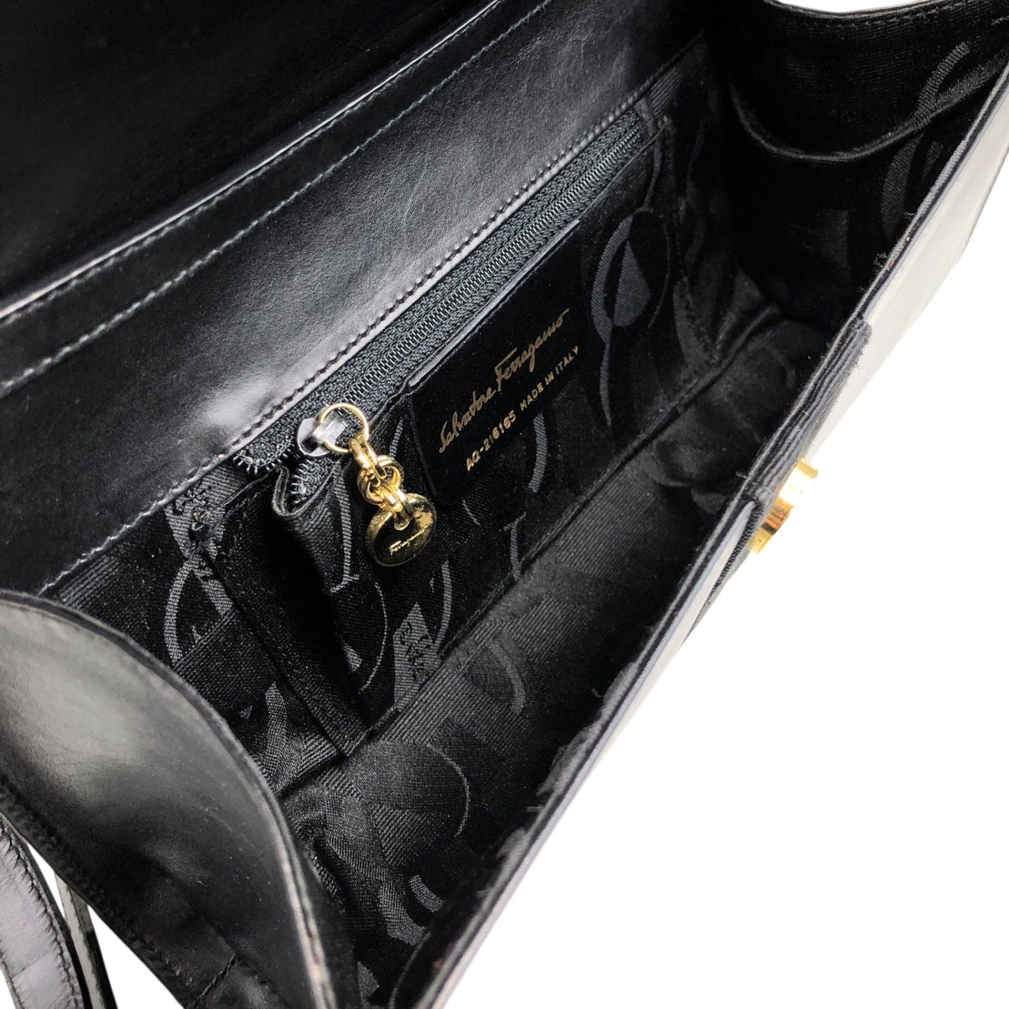Salvatore Ferragamo Gancini Ribbon Shoulder bag Black Vintage 3wugs6