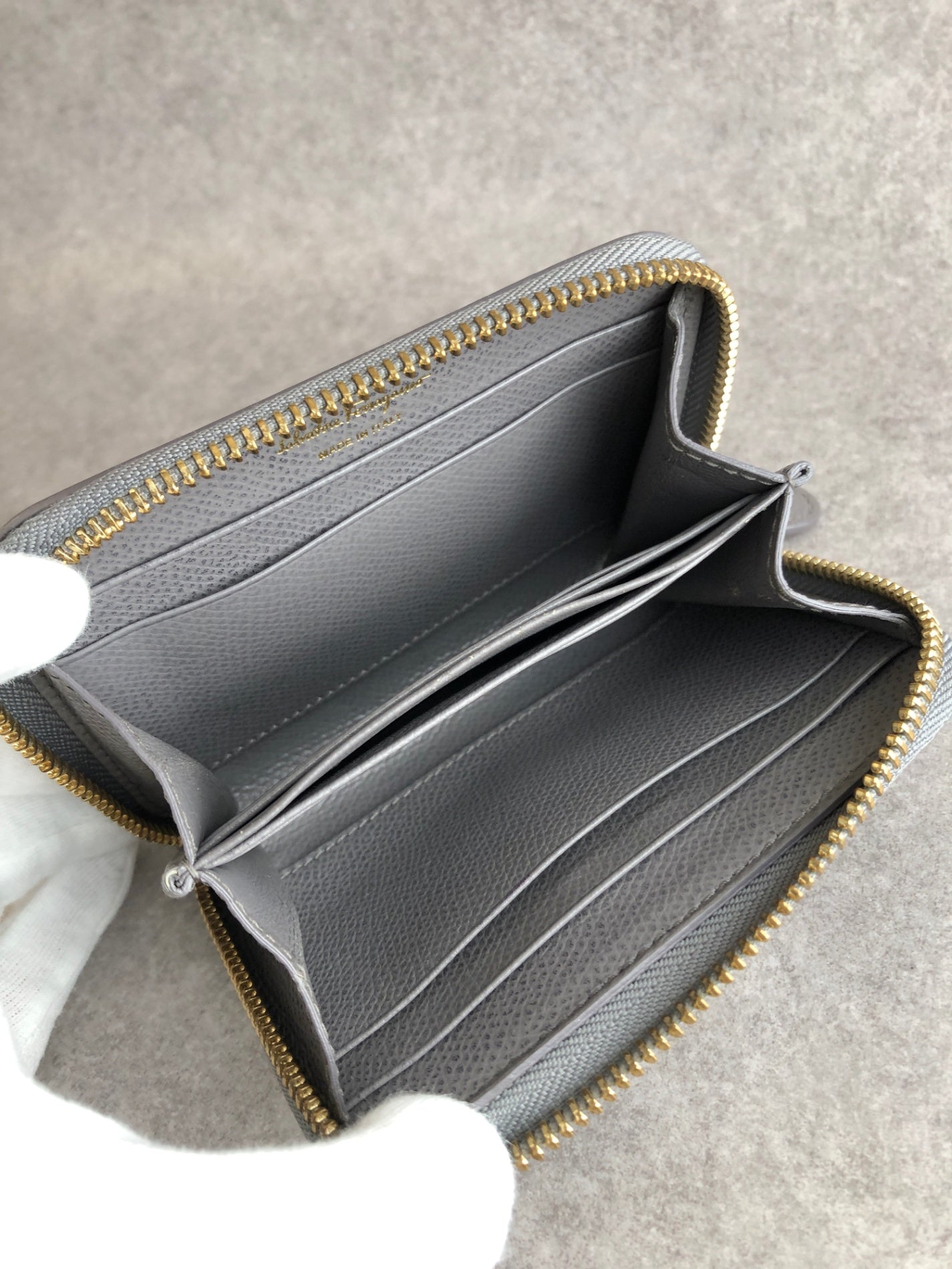 Salvatore Ferragamo Vala Ribbon Coin Purse Card holder Gray Vintage bvh27m