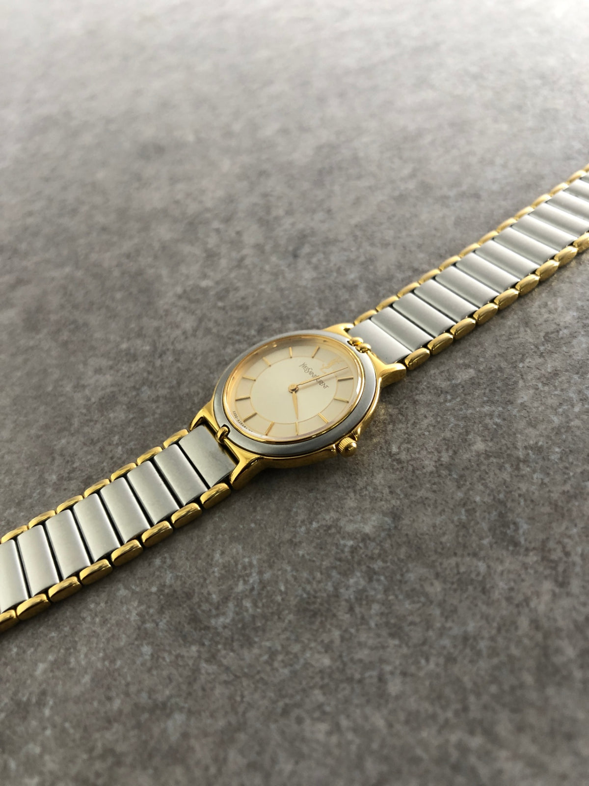 Yves Saint Laurent YSL Logo Quartz Watch Silver 2200-228481 TA Vintage yis3b6