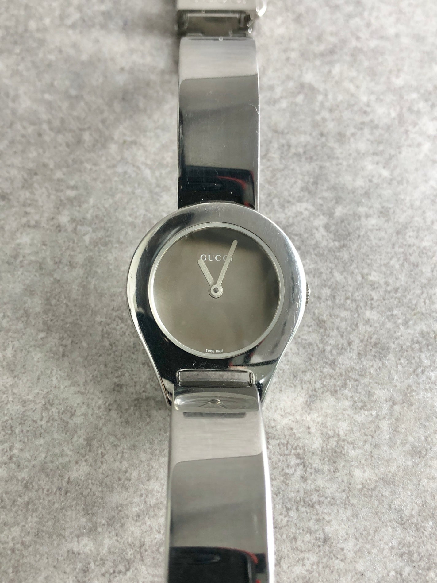 GUCCI Logo Bangle Quartz Watch Silver 6700L Vintage btrc45