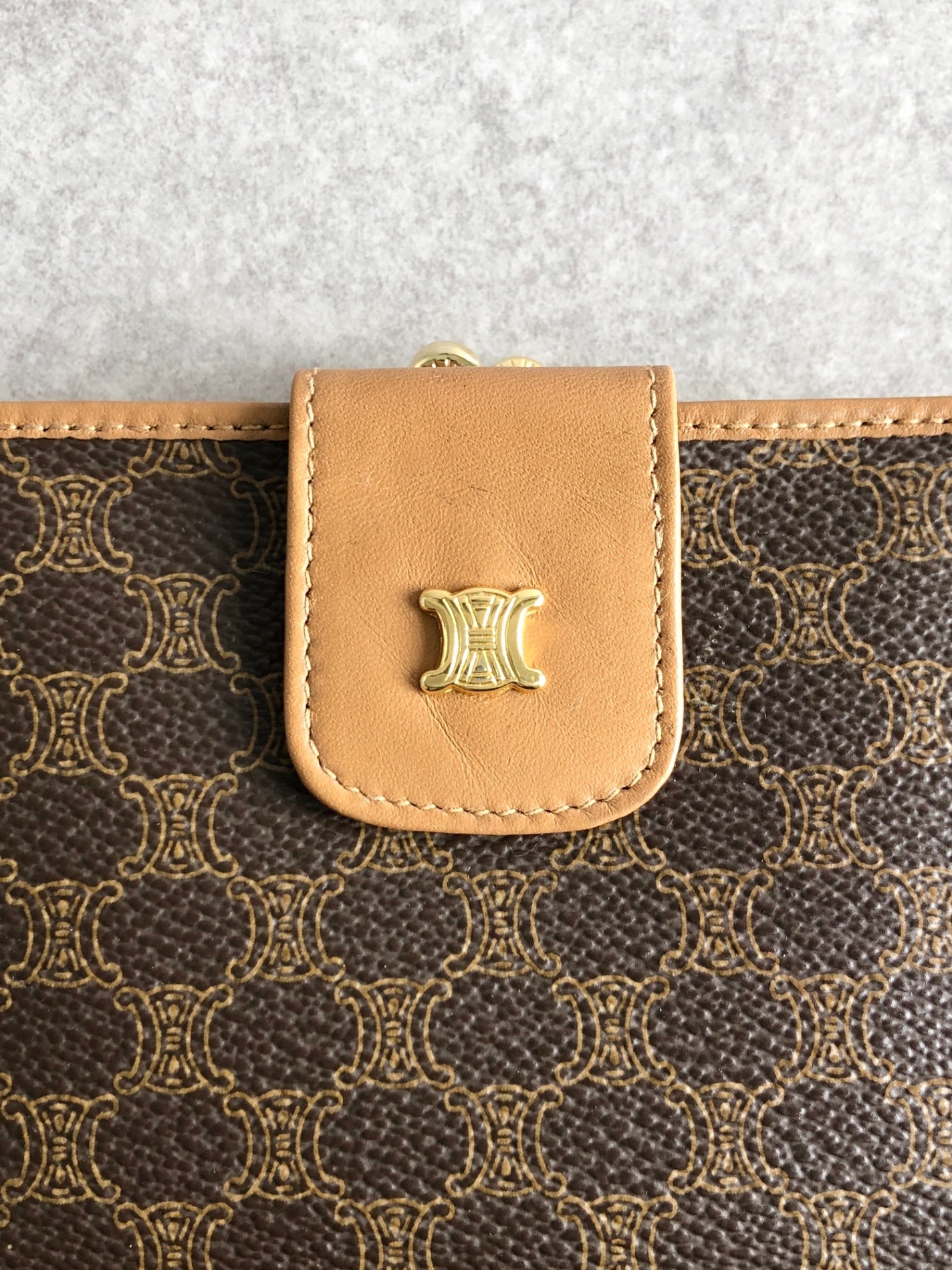 CELINE Macadam Blason Metal Clasp Folded Wallet Brown Vintage vsfyif