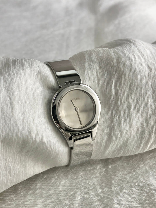 GUCCI Logo Quartz Watch Silver 6700L Vintage ypagh4