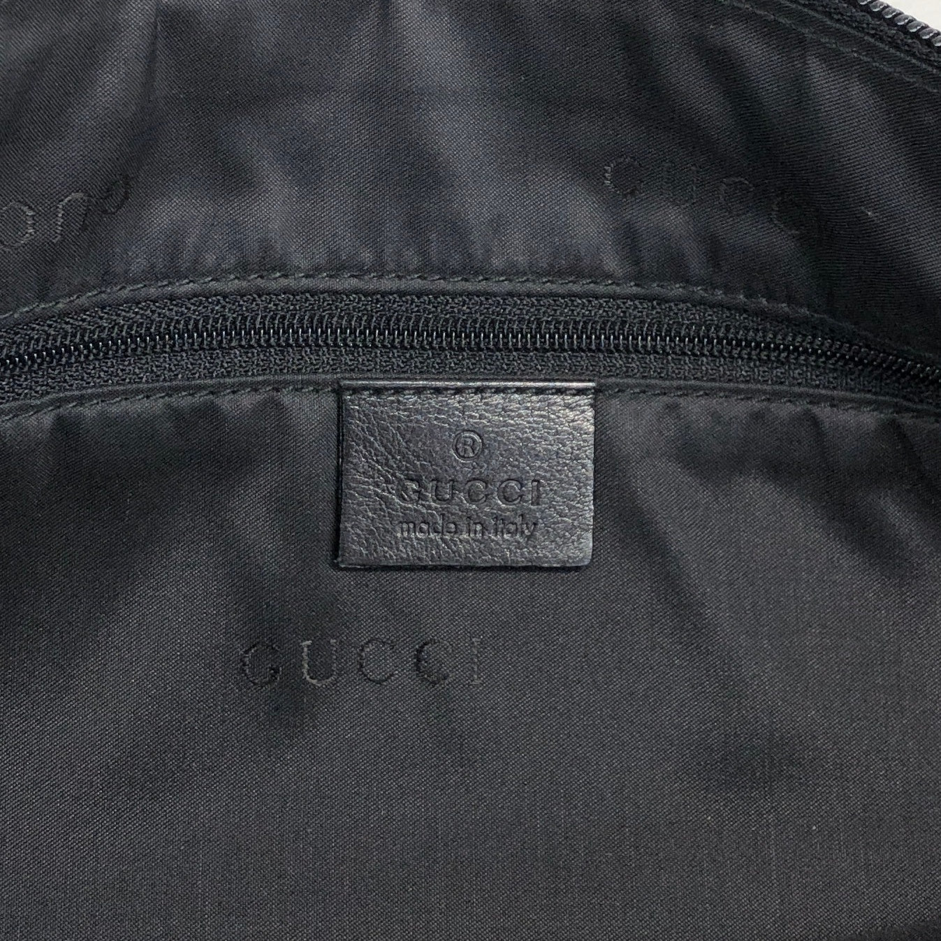 GUCCI Logo Embossed Shoulder bag Black Vintage v755ui