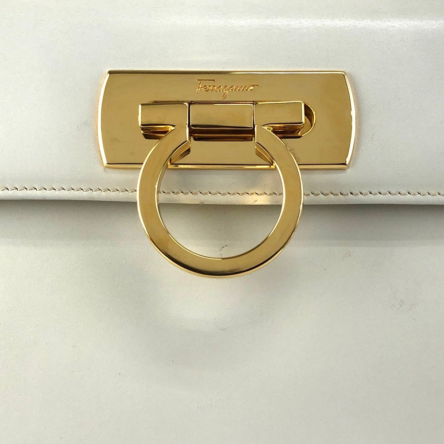 Salvatore Ferragamo Gancini Two-way Handbag Shoulder bag White Vintage wi32m8