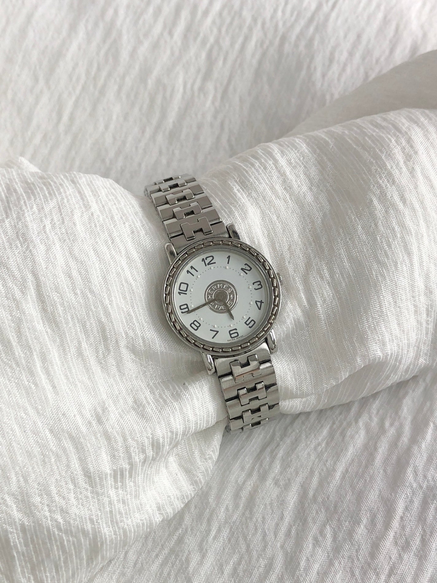 HERMES Serie 石英腕錶銀色復古 nhc2dv
