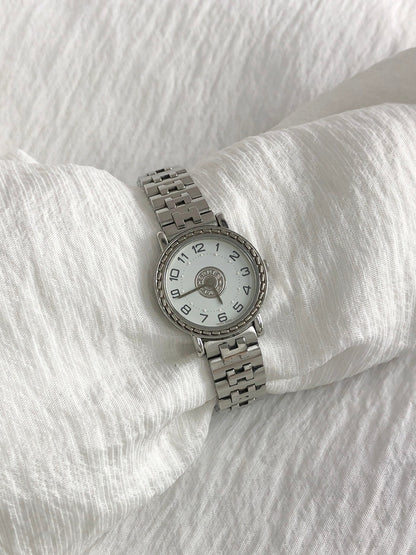 HERMES Serie 石英腕錶銀色復古 nhc2dv