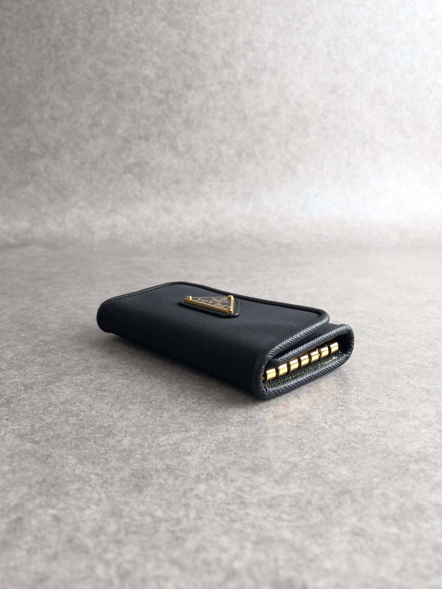 PRADA Triangle Logo Key Case Black 1PG222 Vintage yngsxb