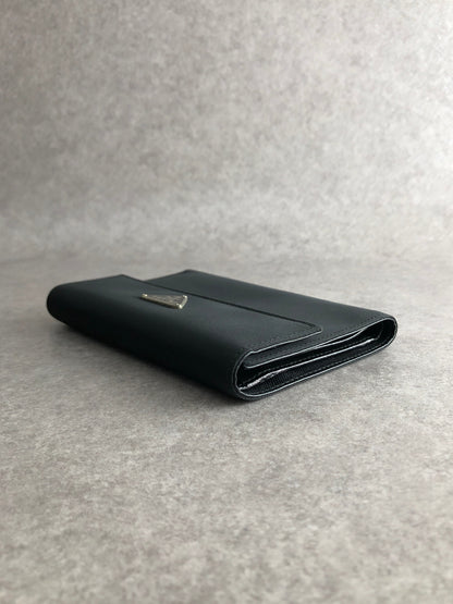 PRADA Triangle Logo Trifold Wallet Black Vintage vyy3iv