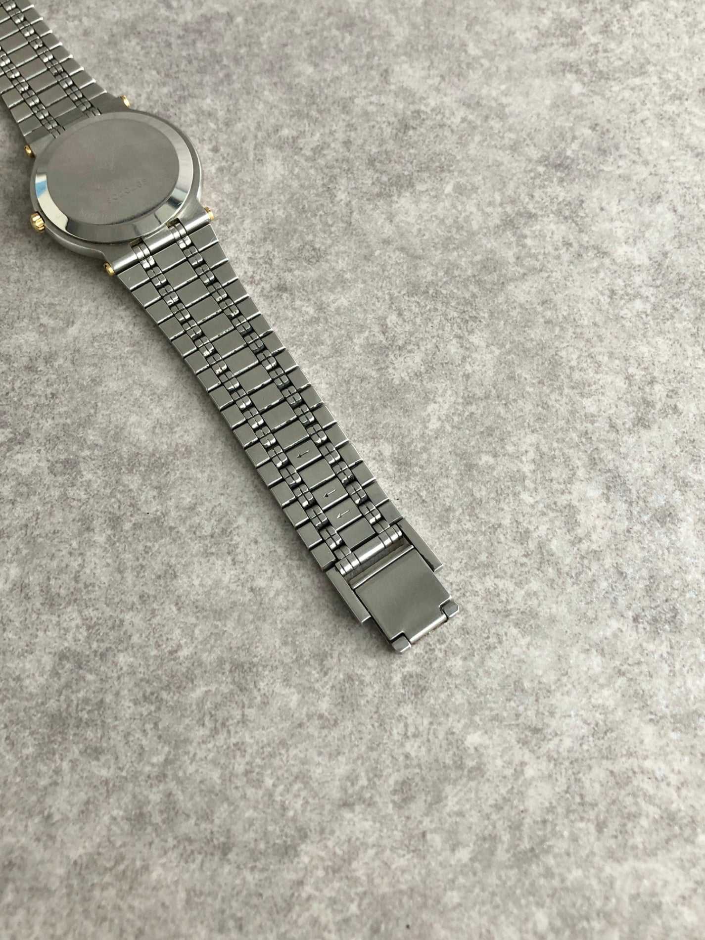 GUCCI Logo Quartz Watch Silver×Gold 9000M Vintage cevwsn