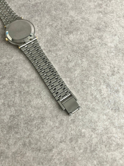 GUCCI Logo Quartz Watch Silver×Gold 9000M Vintage cevwsn