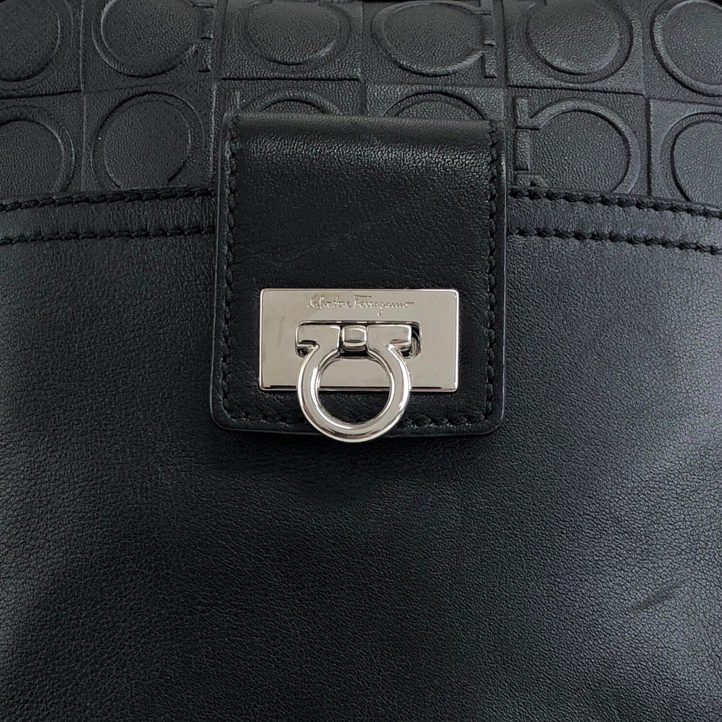 Salvatore Ferragamo Gancini Small Shoulder bag Black Vintage fxkbbr