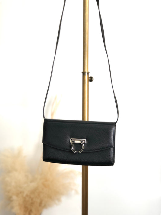 Salvatore Ferragamo Gancini Shoulder bag Black Vintage a3x84c