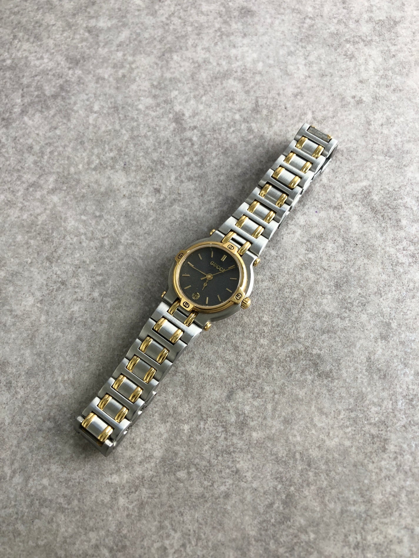 GUCCI Logo Quartz Watch Silver×Gold 9000L Vintage rttj33