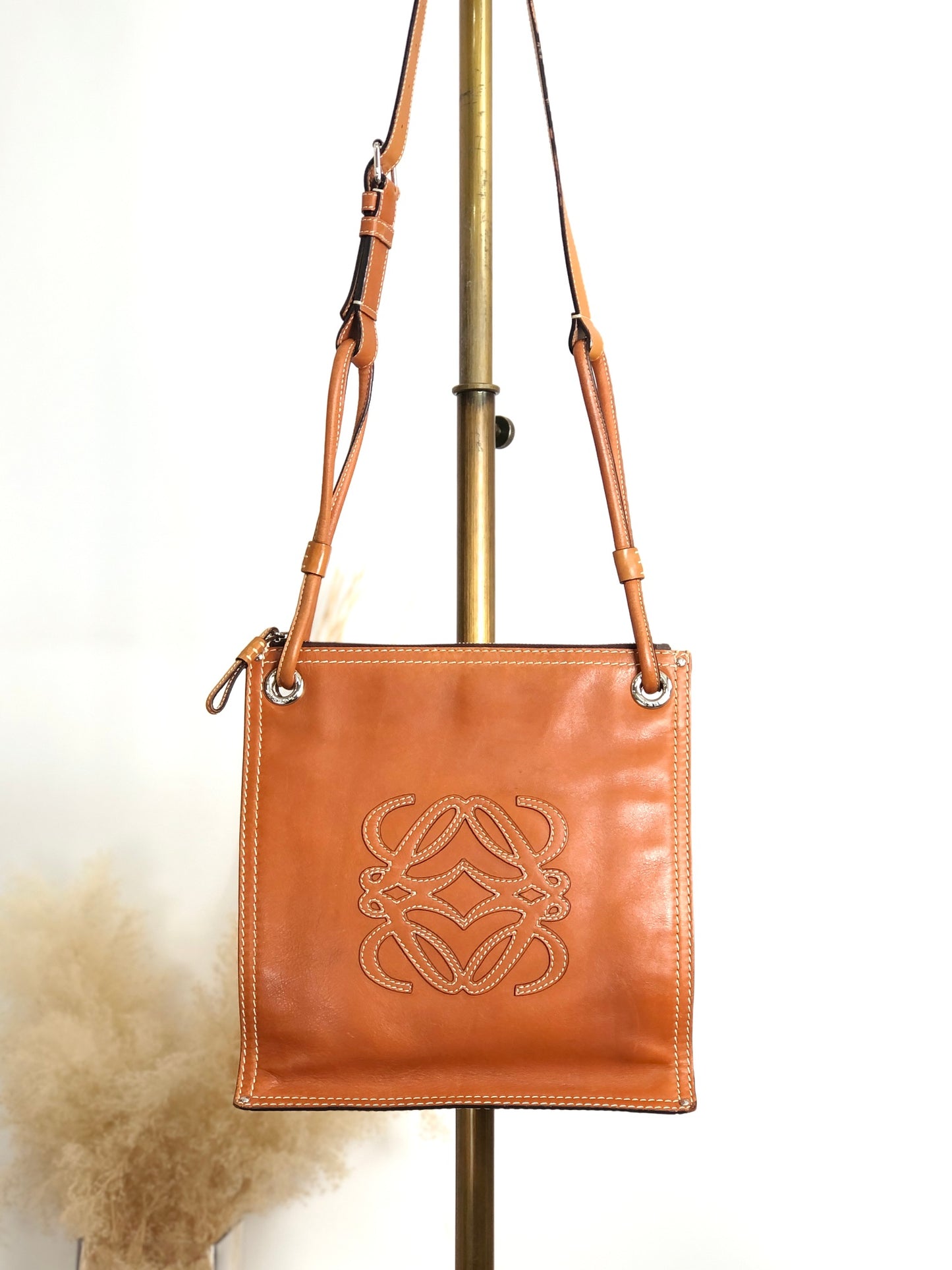 LOEWE Anagram Logo Shoulder bag Brown Vintage zn7dze