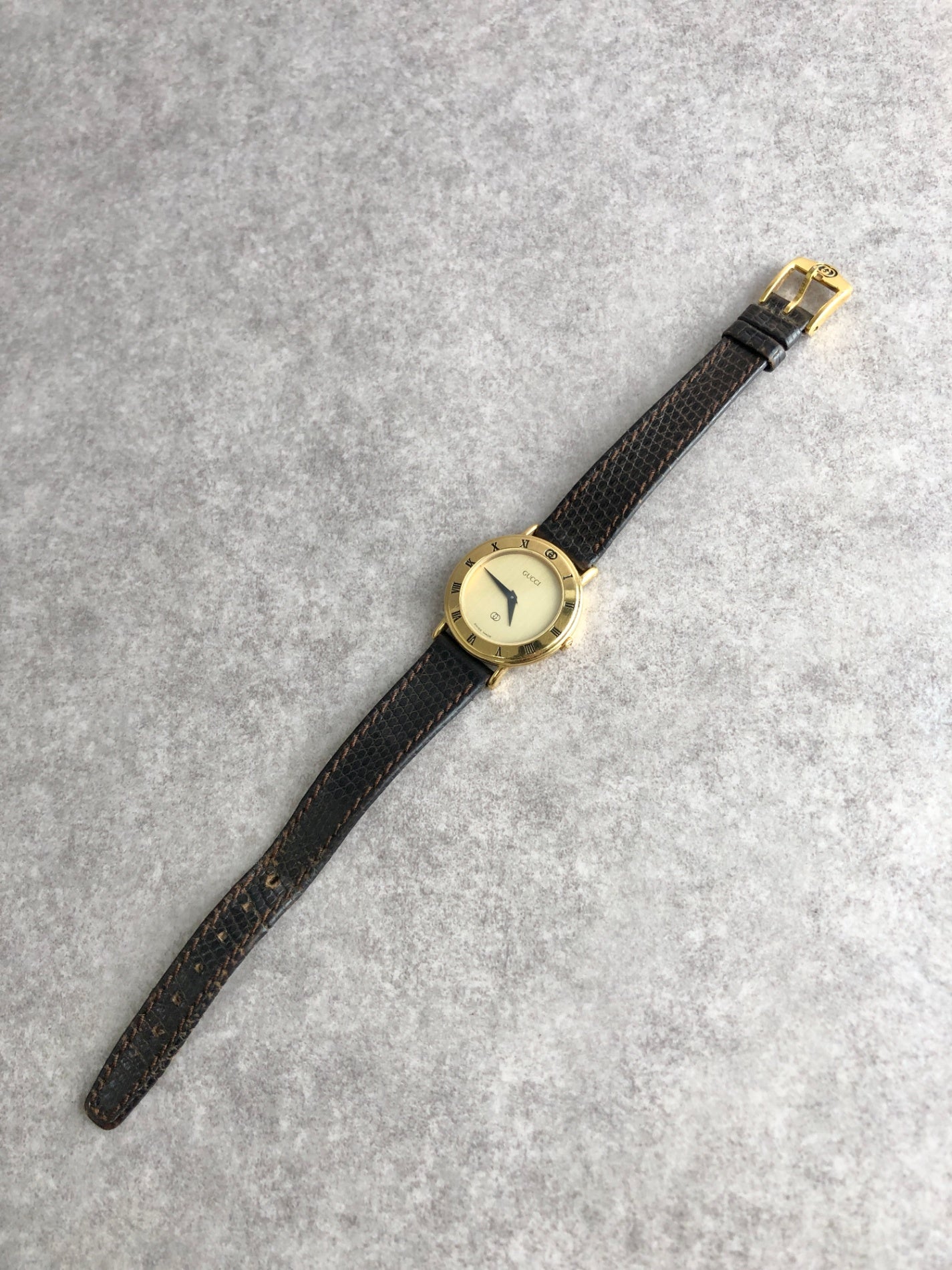GUCCI Logo Watch Black 3000L Vintage upizt7