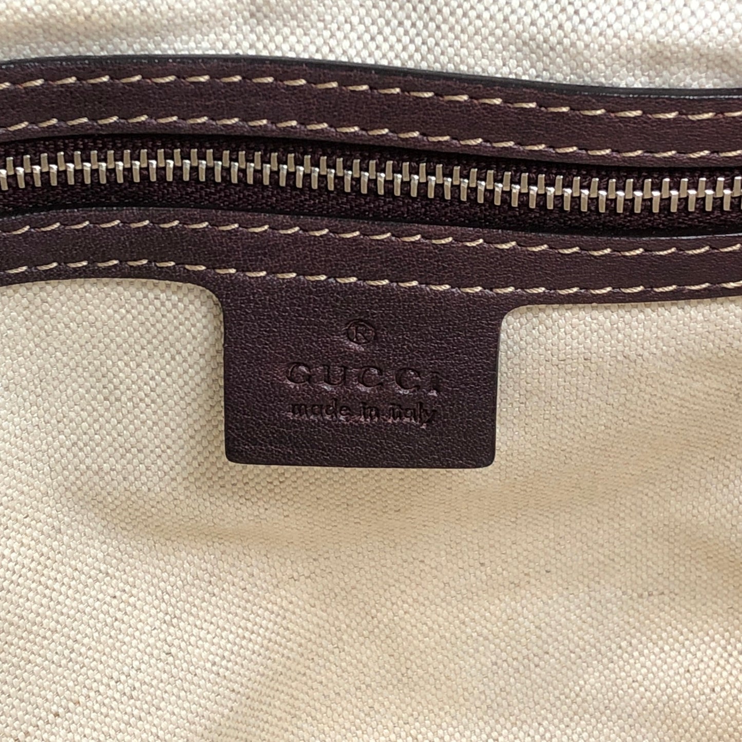 GUCCI Logo Embossed Shoulder bag Brown Vintage 8svbt5