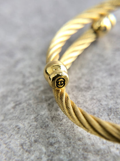 GUCCI Logo Bangle Watch Gold Vintage ngrkgb