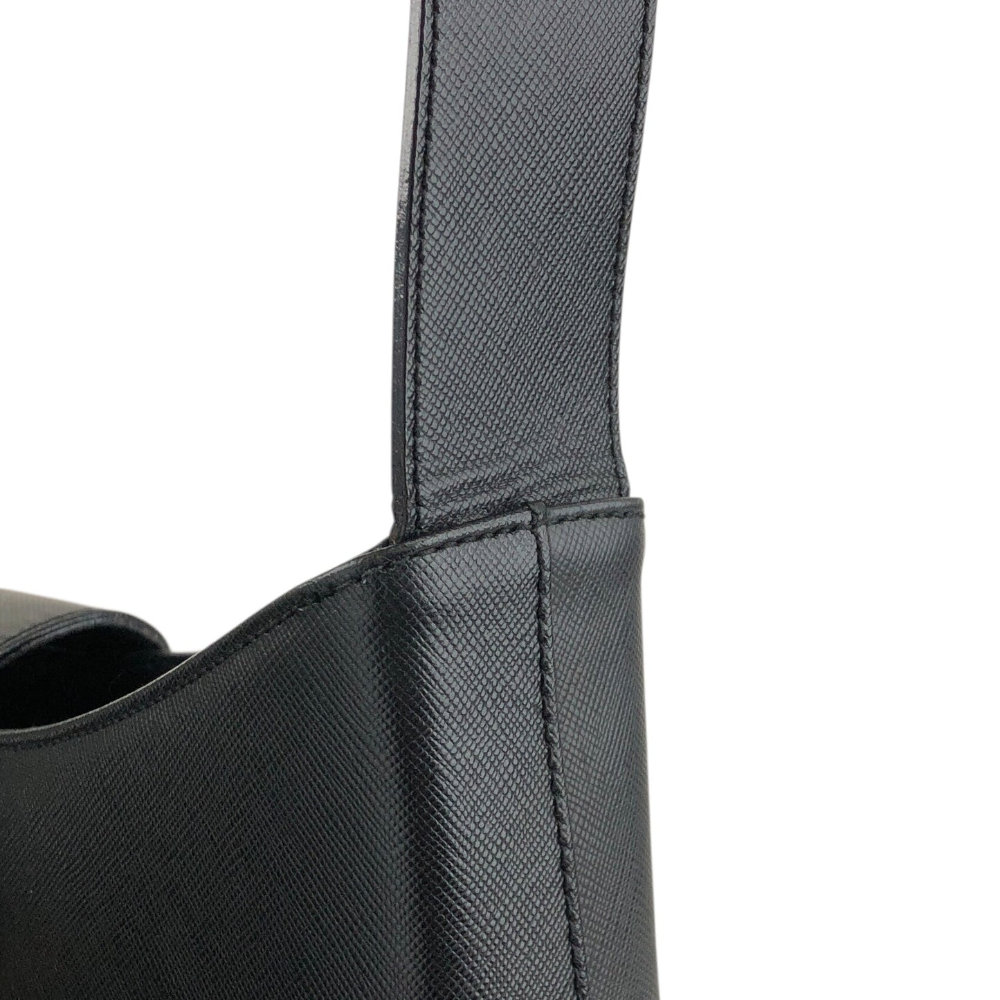 Salvatore Ferragamo Gancini Shoulder bag Black Vintage vn6tps