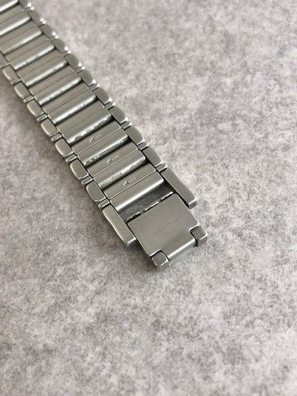 Yves Saint Laurent YSL Logo Watch Silver 4625⁻E67269TA Vintage bbd37f