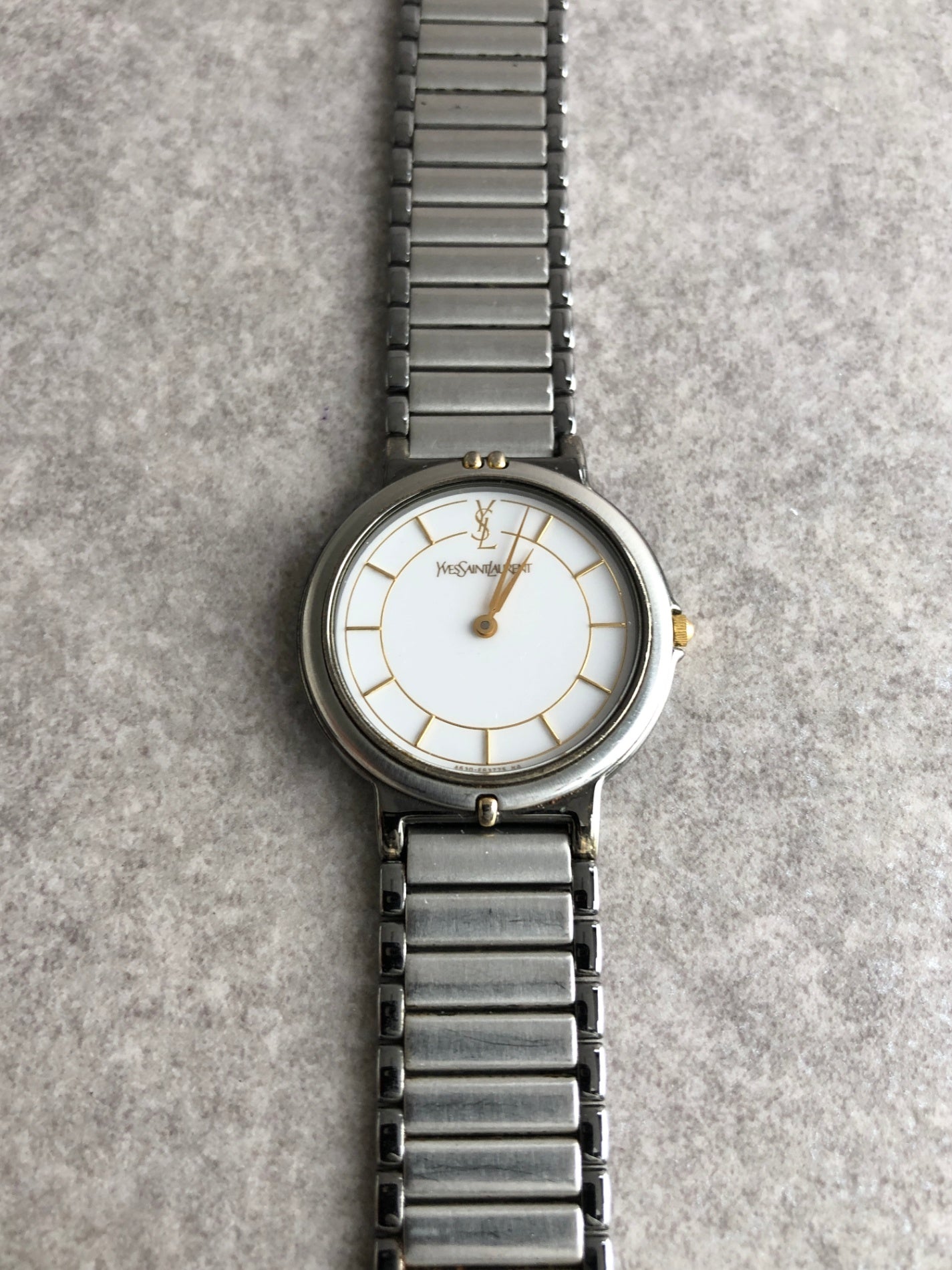 Yves Saint Laurent YSL Logo Quartz Watch Silver 4620-E62275 Vintage h6ftf2