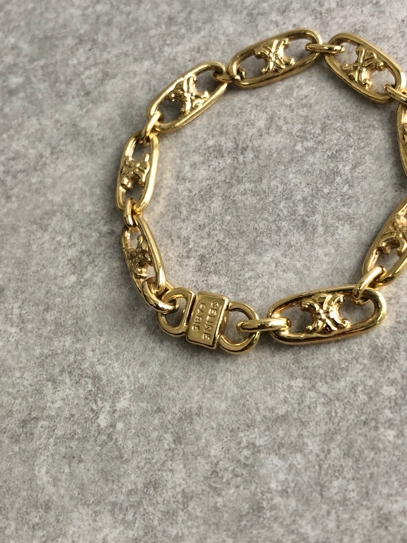 CELINE Blason Bracelet Gold Vintage 4gifcy – VintageShop solo
