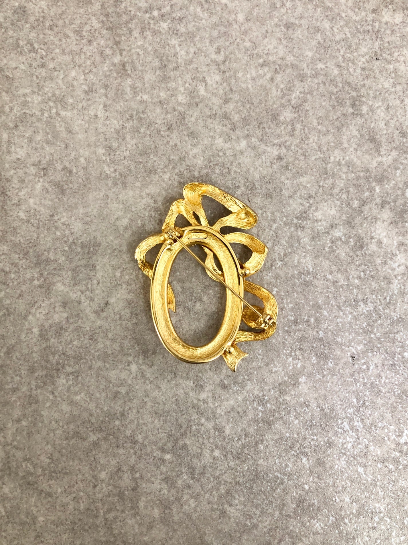 Christian Dior　Brooch Gold Vintage Christian Dior Brooch Gold Vintage 27kygr – VintageShop solo