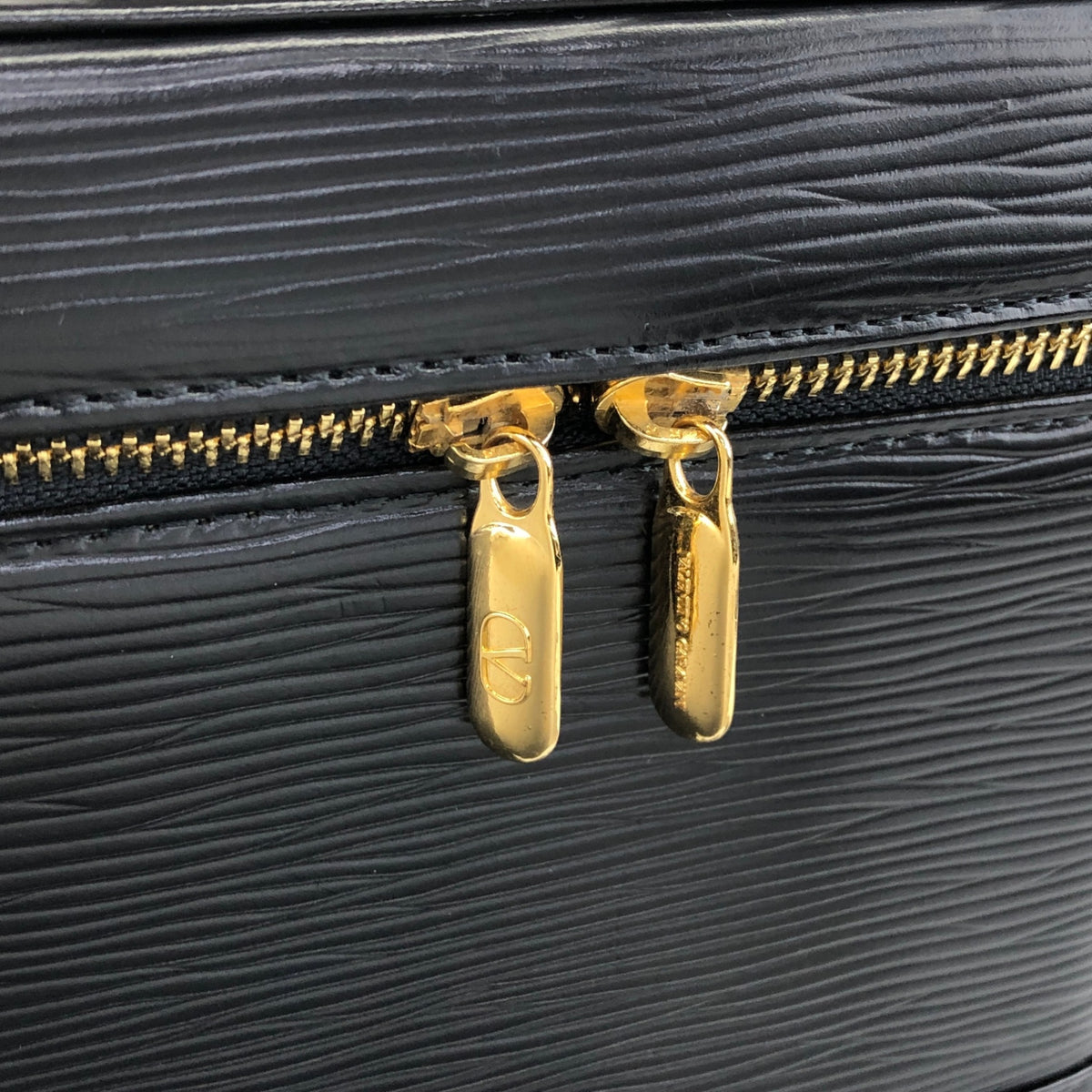 VALENTINO GARAVANI Logo Charm Two-way Handbag Shoulder bag Black Vintage b2wgf5
