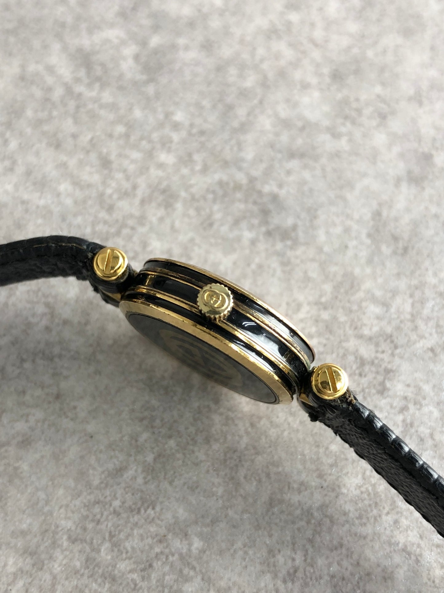 GUCCI Logo Watch Black×Gold Vintage 5b3ugy