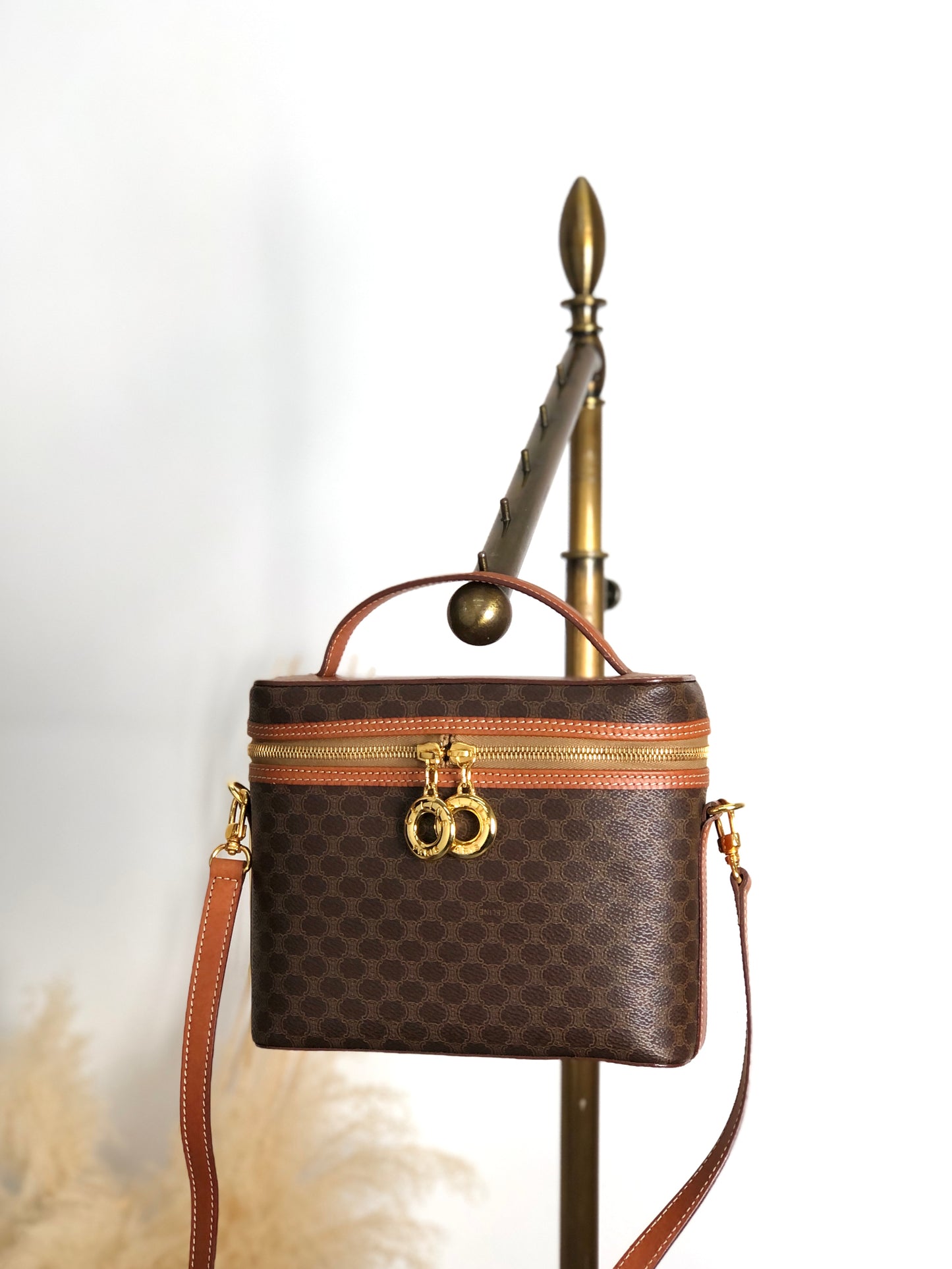 CELINE Macadam Circle Logo Charm Two-way Shoulder bag Vanity bag Brown Vintage 6zcbz5