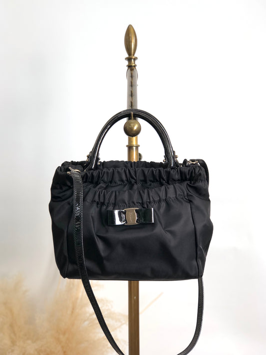 Salvatore Ferragamo Gancini Two-way Handbag Shoulder bag Black Vintage uazc8j