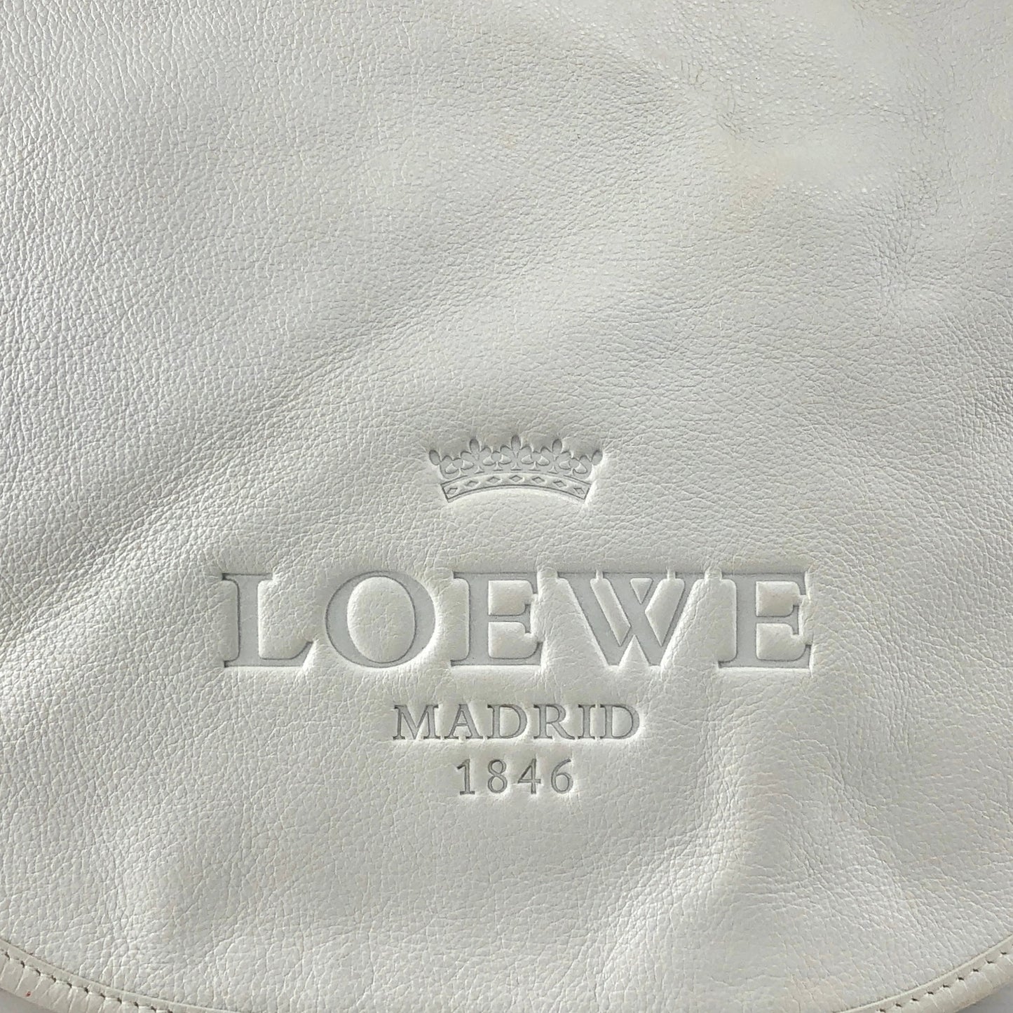 LOEWE Logo Embossed Shoulder bag White Vintage zpjrde