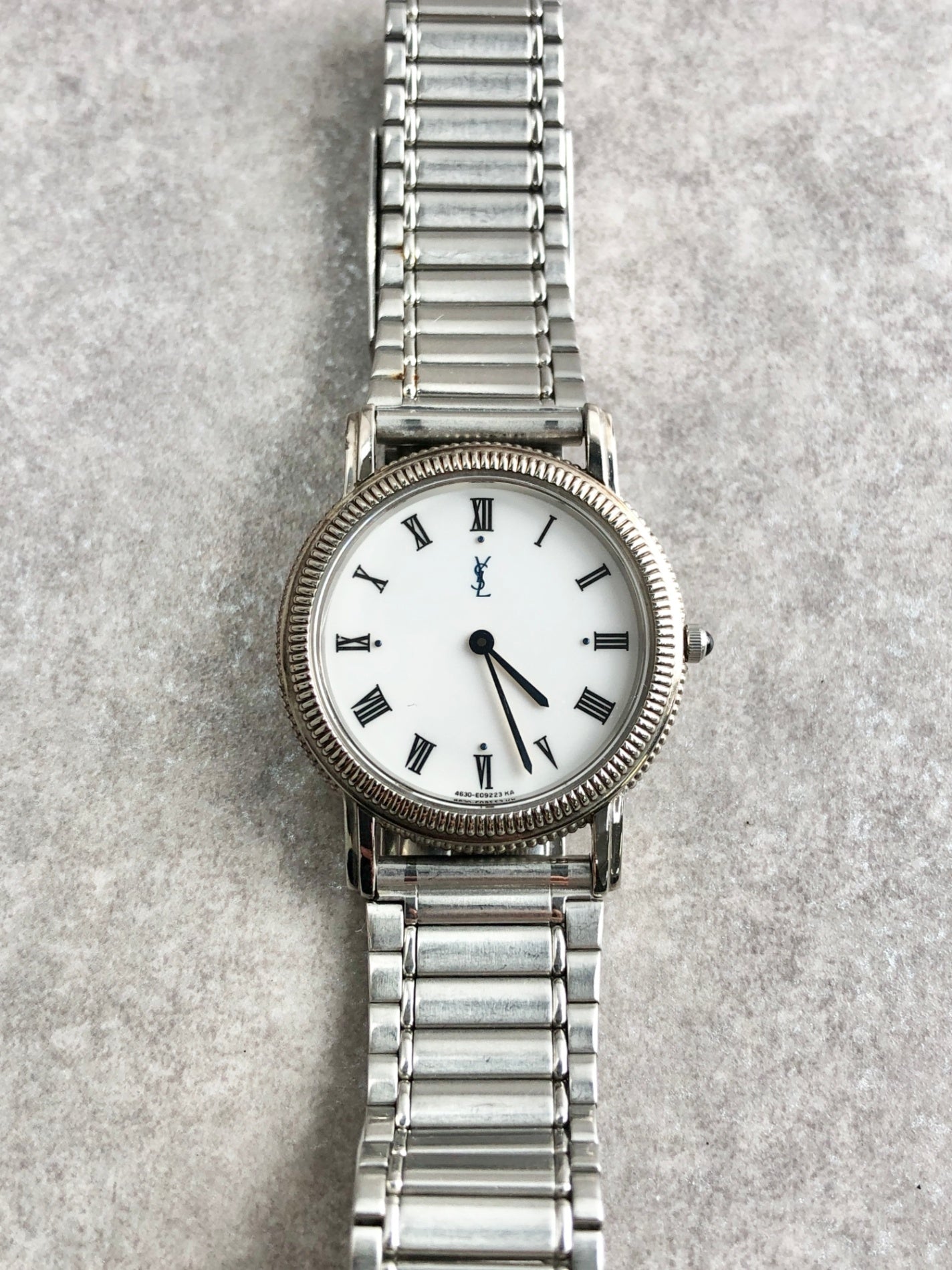 Yves Saint Laurent YSL Logo Quartz Watch Silver 4625-E67722 Vintage cuai7i